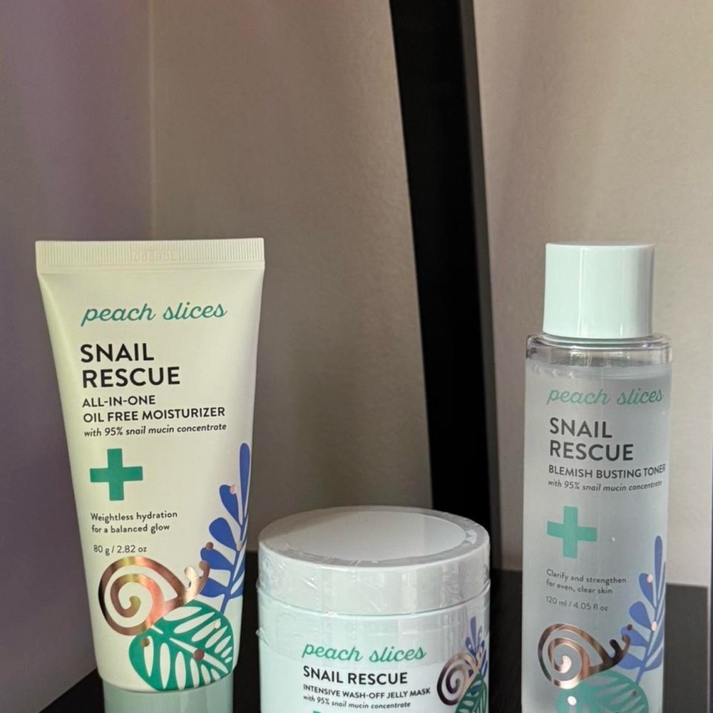Snail Rescue Moisturizer - White and Green